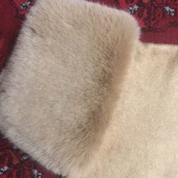 🌺🌺NWOT MOCKNECK FAUX FUR TRIM PONCHO SIZE L - Picture 2 of 6